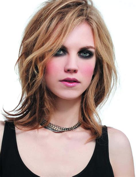 coupe rock femme mi long|25 coupes et coiffures pour cheveux mi